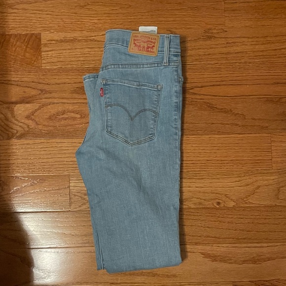 311 Shaping Skinny Levi’s Jeans - Picture 3 of 3